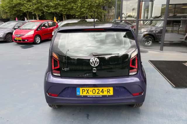 Volkswagen Up! (2017) thumbnail 4