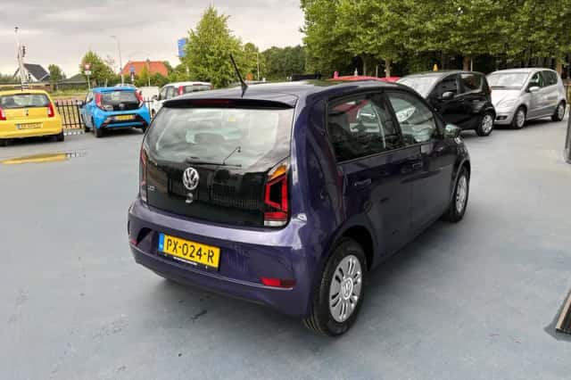 Volkswagen Up! (2017) thumbnail 5