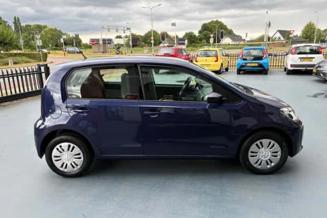 Volkswagen Up! (2017) thumbnail 6