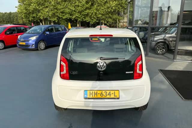 Volkswagen Up! (2015) thumbnail 4