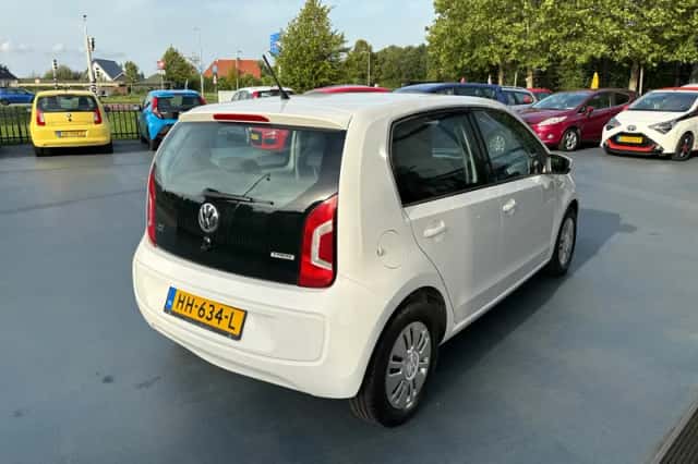 Volkswagen Up! (2015) thumbnail 5