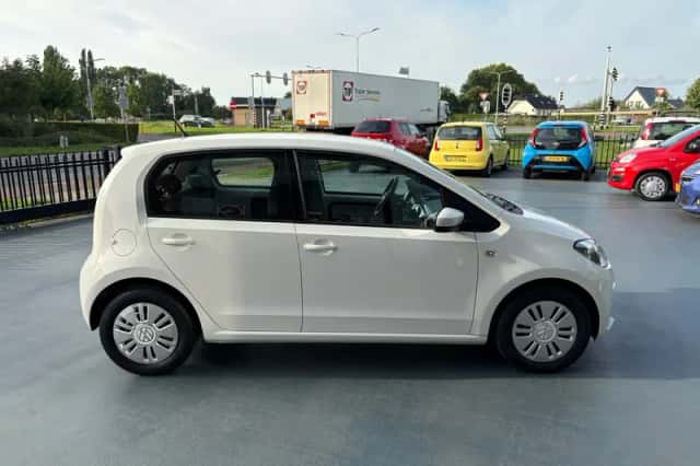 Volkswagen Up! (2015) thumbnail 6