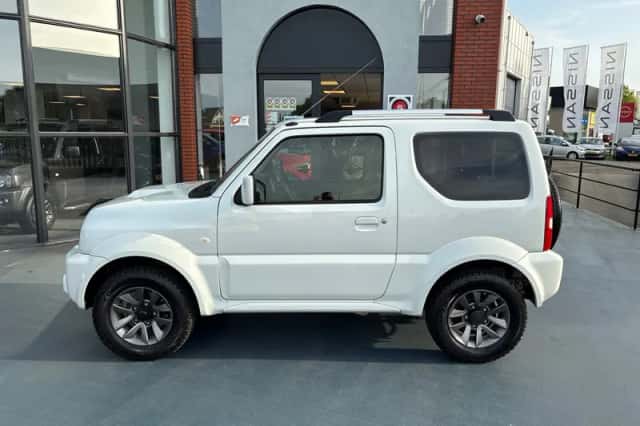 Suzuki Jimny (2017) thumbnail 2