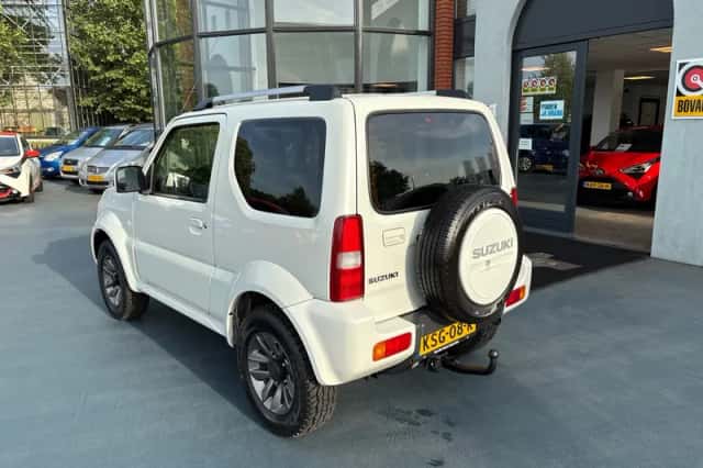 Suzuki Jimny (2017) thumbnail 3