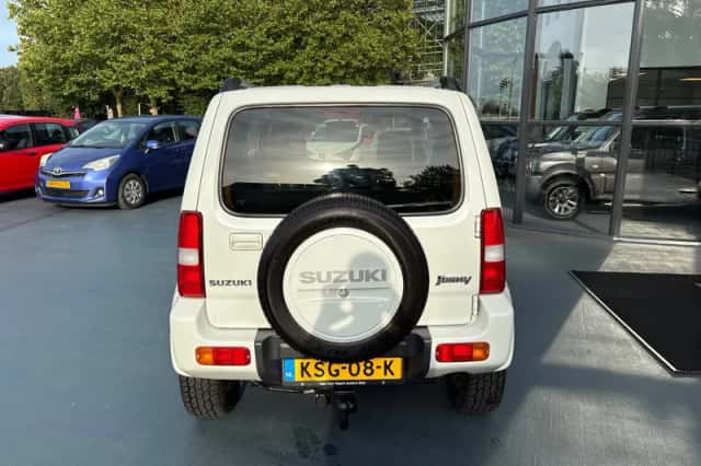 Suzuki Jimny (2017) thumbnail 4
