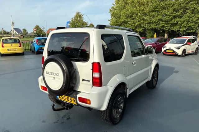 Suzuki Jimny (2017) thumbnail 5