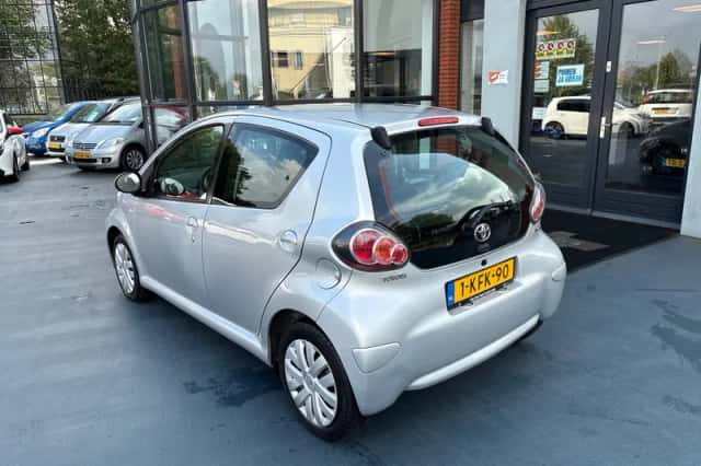 Toyota Aygo (2013) thumbnail 3