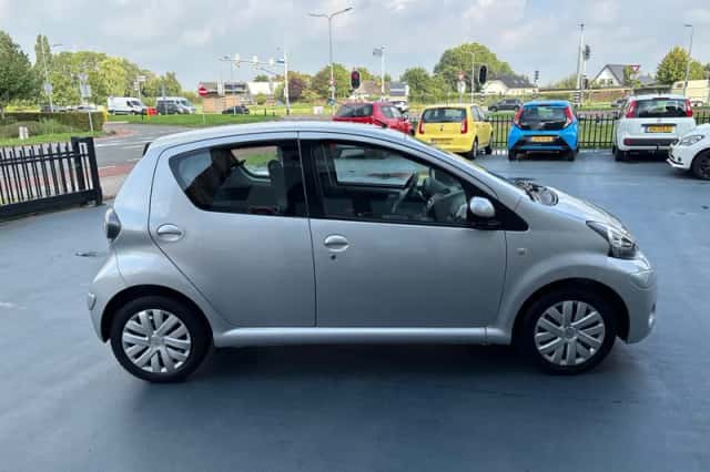 Toyota Aygo (2013) thumbnail 6