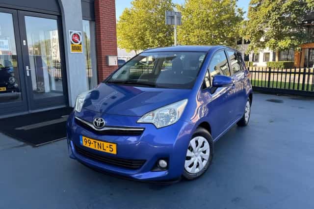 Toyota Verso (2012) thumbnail 1