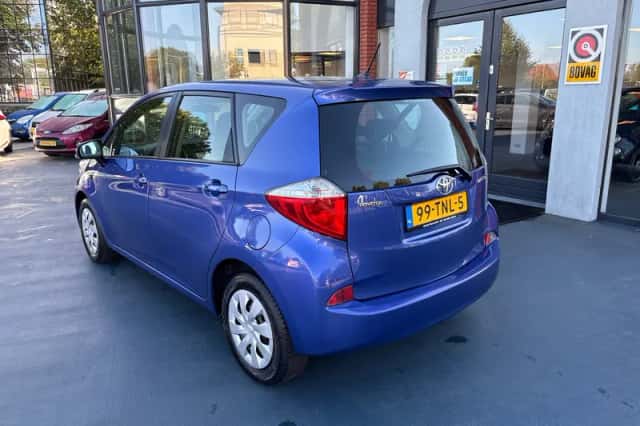 Toyota Verso (2012) thumbnail 3