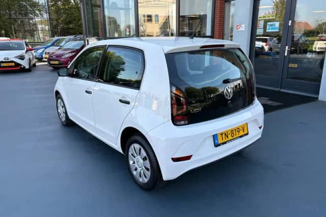 Volkswagen Up! (2018) thumbnail 3