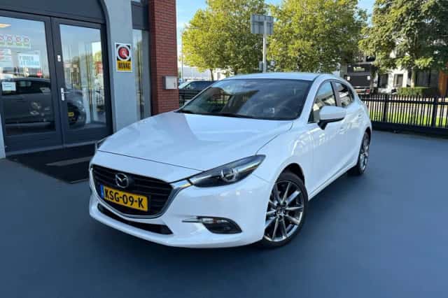 Mazda 3 (2017) thumbnail 1