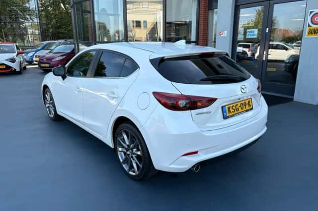 Mazda 3 (2017) thumbnail 3