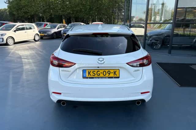 Mazda 3 (2017) thumbnail 4