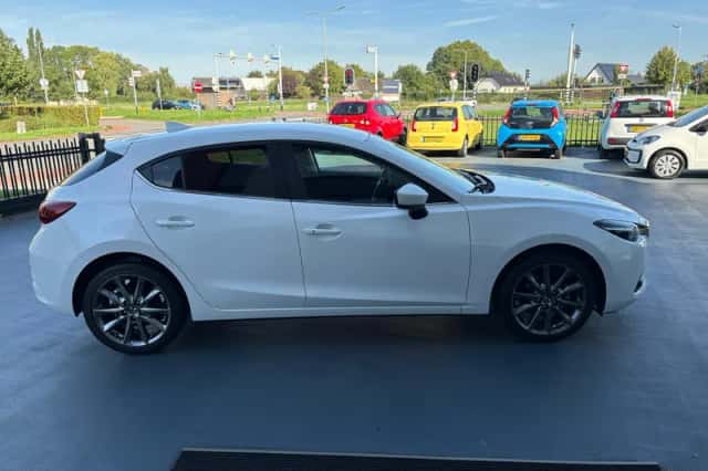 Mazda 3 (2017) thumbnail 6