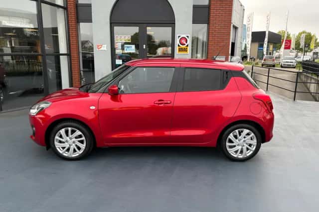 Suzuki Swift (2022) thumbnail 2