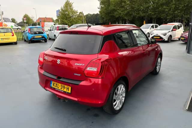 Suzuki Swift (2022) thumbnail 5