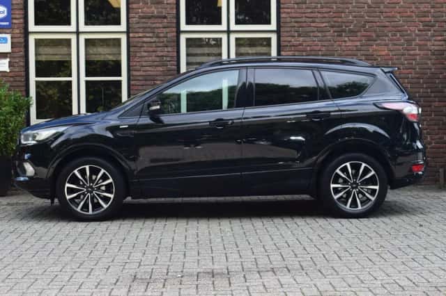 Ford Kuga (2017) thumbnail 2