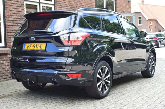 Ford Kuga (2017) thumbnail 5