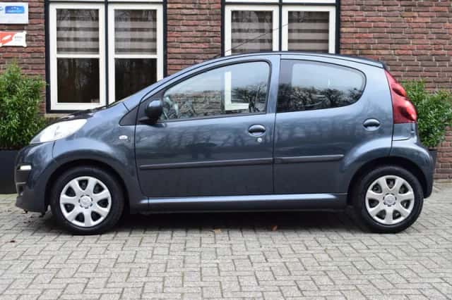 Peugeot 107 (2012) thumbnail 2