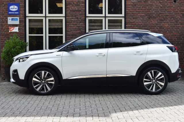 Peugeot 3008 (2017) thumbnail 2