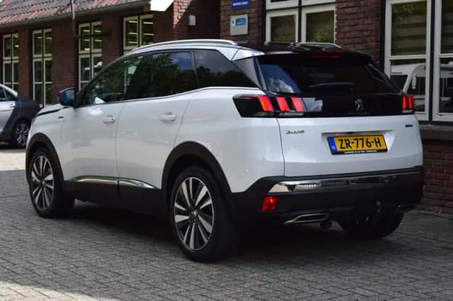 Peugeot 3008 (2017) thumbnail 3