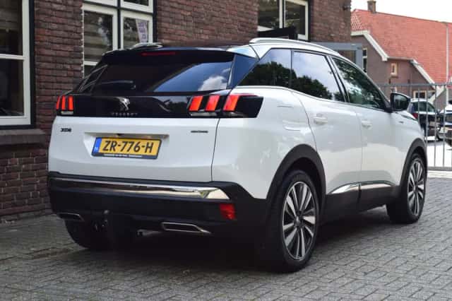 Peugeot 3008 (2017) thumbnail 5