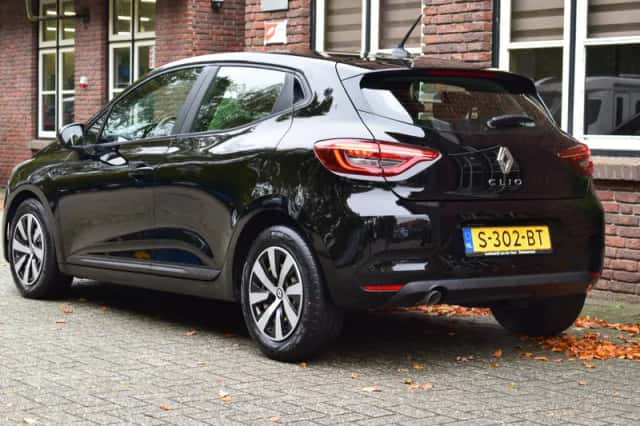 Renault Clio (2023) thumbnail 3