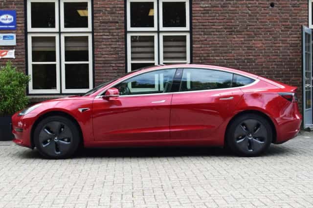Tesla Model 3 (2019) thumbnail 2