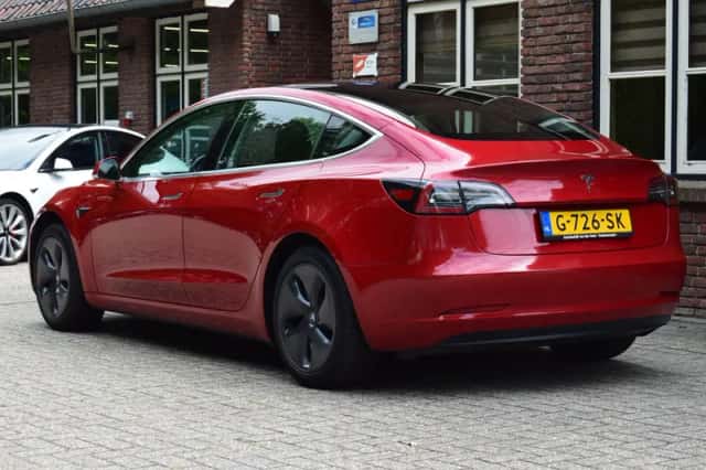 Tesla Model 3 (2019) thumbnail 3