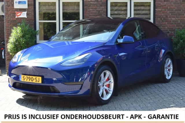 Tesla Model Y (2023) thumbnail 1