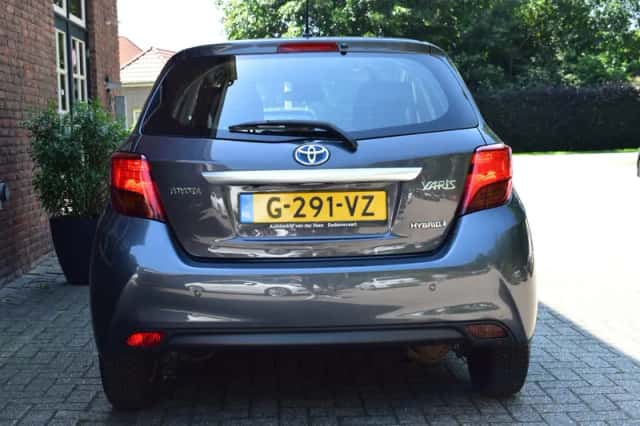 Toyota Yaris (2017) thumbnail 4