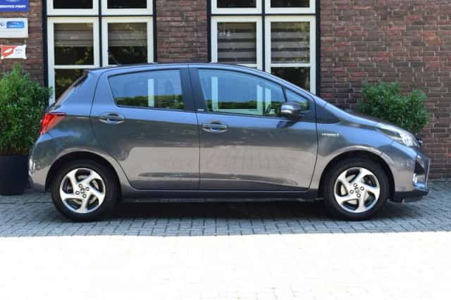 Toyota Yaris (2017) thumbnail 6