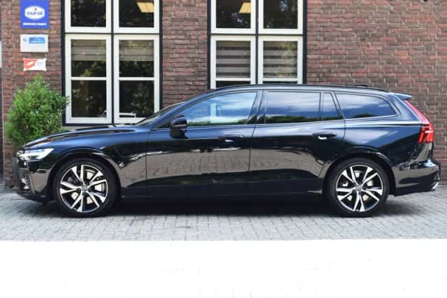 Volvo V60 (2021) thumbnail 2