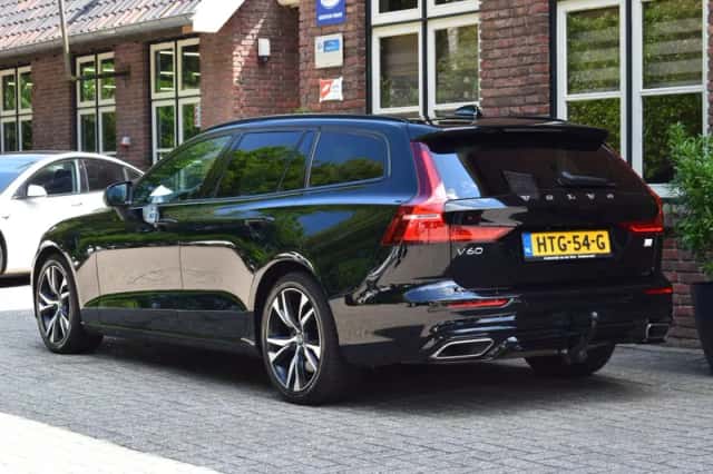 Volvo V60 (2021) thumbnail 3