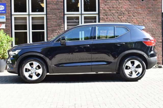 Volvo XC40 (2021) thumbnail 2