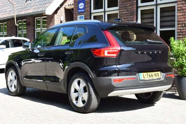 Volvo XC40 (2021) thumbnail 3