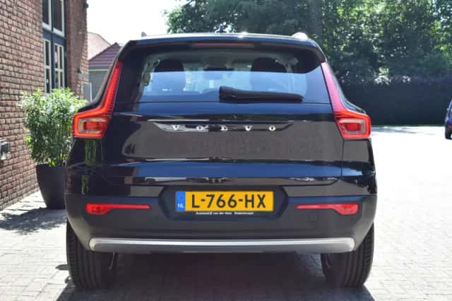Volvo XC40 (2021) thumbnail 4