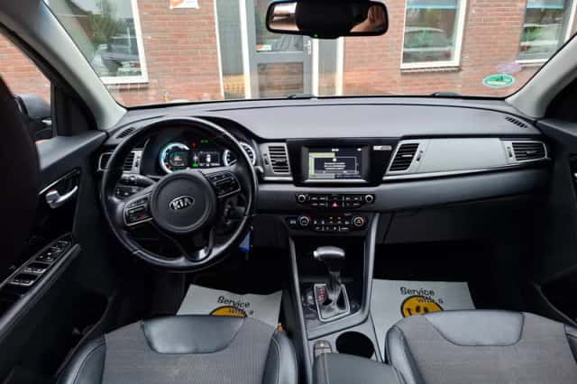Kia Niro (2018) thumbnail 2