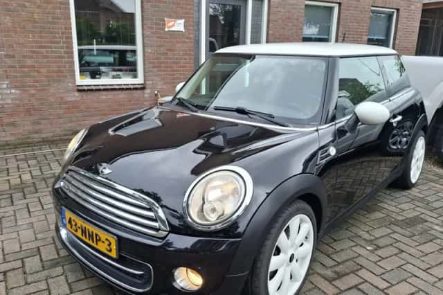 MINI Cooper (2010) thumbnail 1