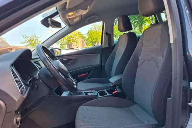 SEAT Leon (2018) thumbnail 4