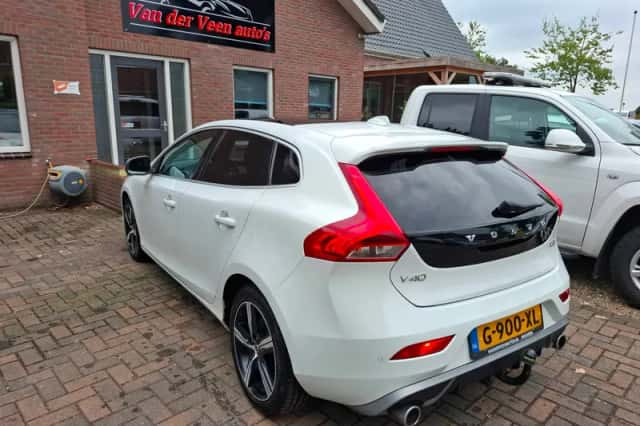 Volvo V40 (2019) thumbnail 3