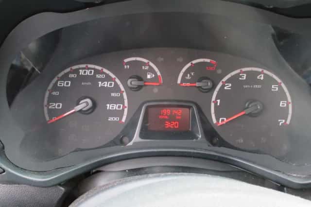 Ford Ka (2011) thumbnail 5