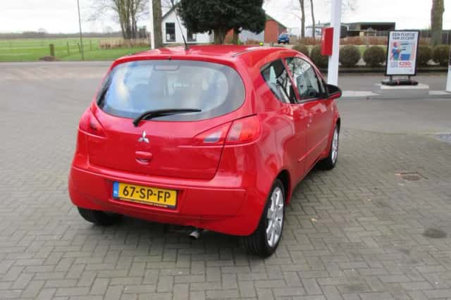 Mitsubishi Colt (2006) thumbnail 3