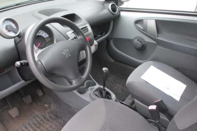Peugeot 107 (2007) thumbnail 2