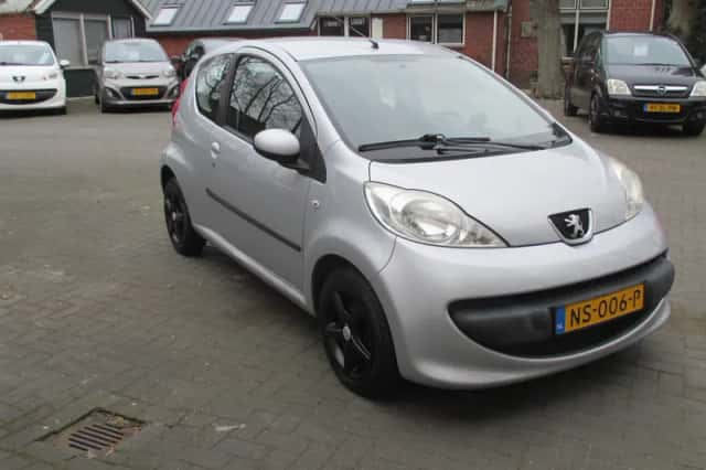 Peugeot 107 (2007) thumbnail 4
