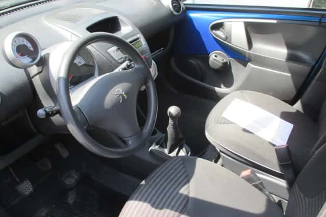 Peugeot 107 (2012) thumbnail 2
