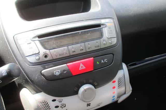 Peugeot 107 (2012) thumbnail 6