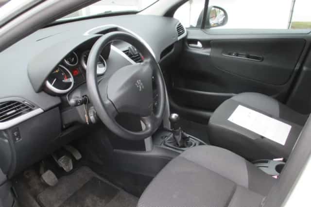 Peugeot 207 (2012) thumbnail 2