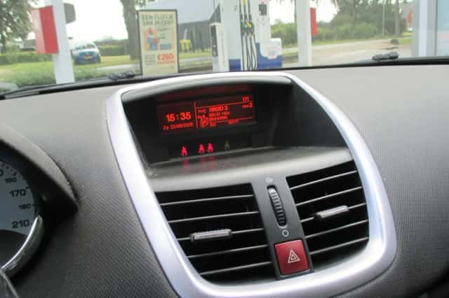 Peugeot 207 (2007) thumbnail 6
